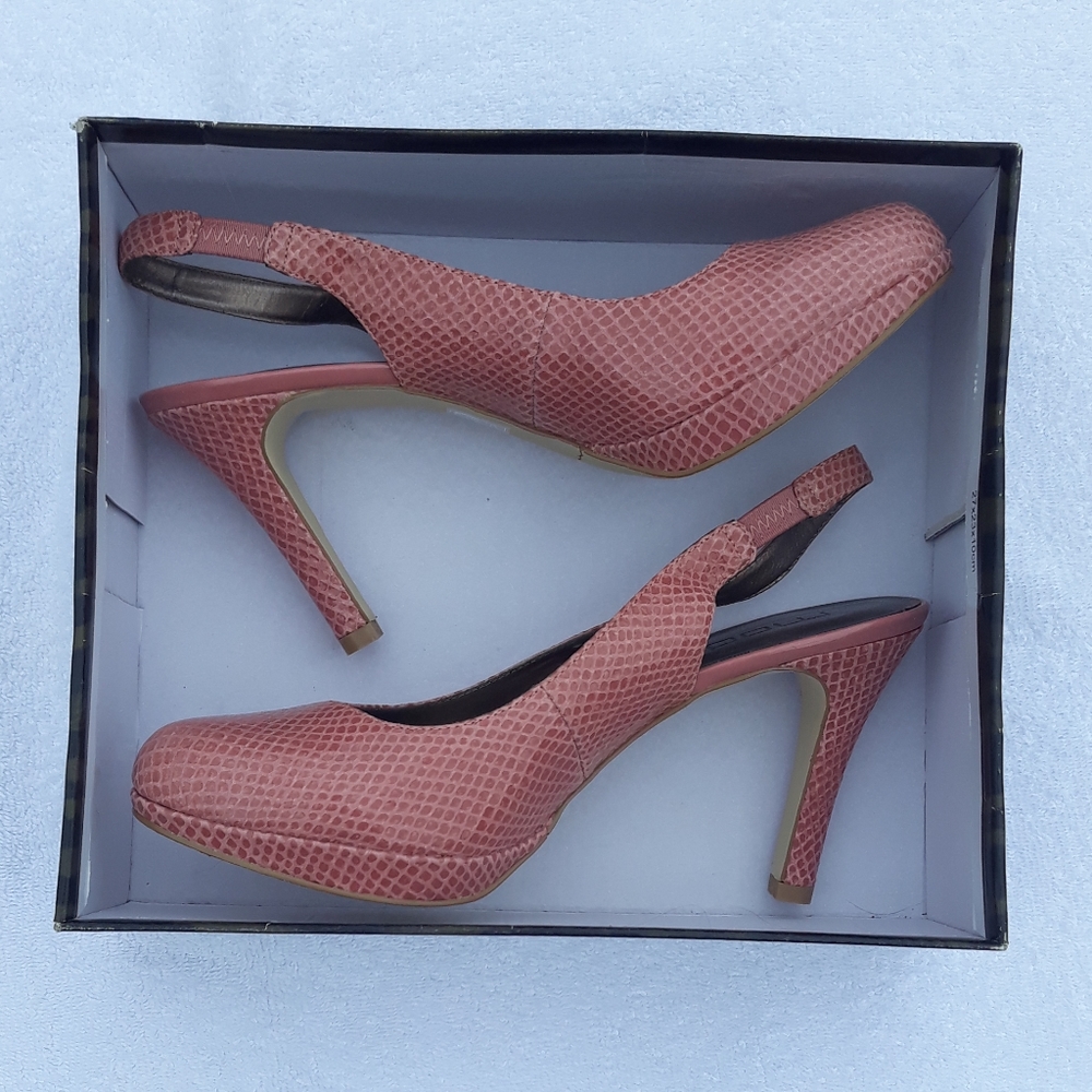 MODA Sling back closed toe pumps